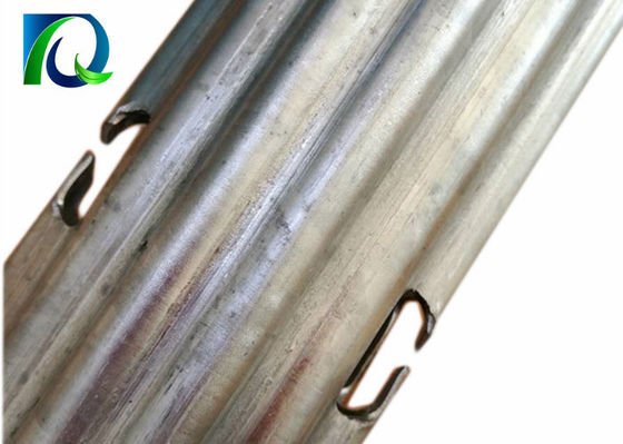 Hの形は1.5mm 2.0mmのブドウ園の格子垣のポストに穴をあける